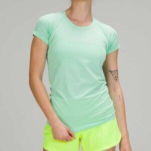 Lululemon Swiftly Tech 2.0, Short Sleeve, Size 6